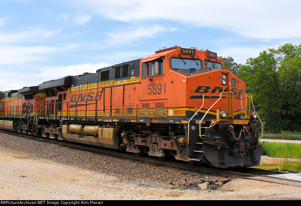 BNSF 5891 Pusher